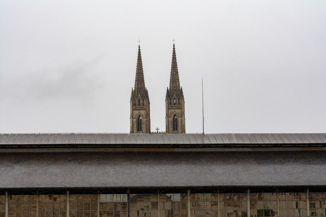 Déménagement Niort - Photo de Niort montrant Centre-ville et donjon des Deux-Sèvres. Zone couverte par les déménageurs professionnels Moverz.