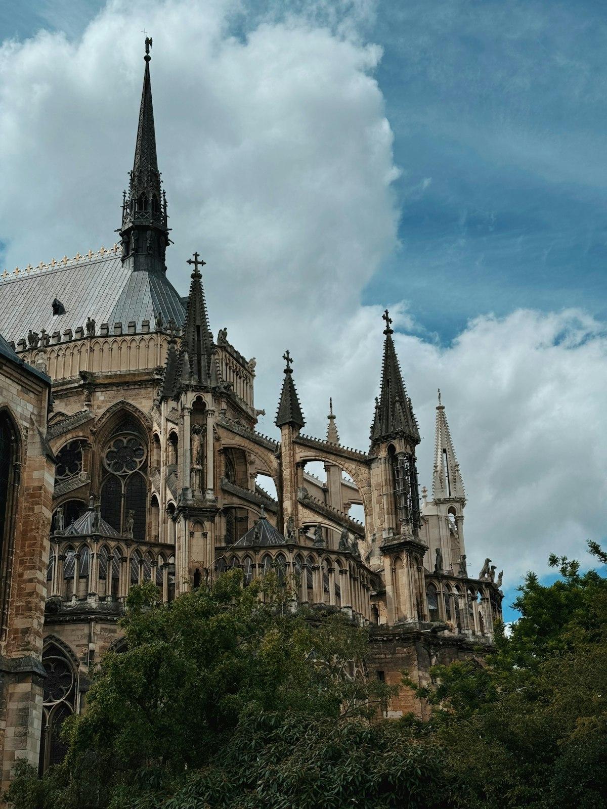 Déménagement Reims - Photo de Reims montrant Cathédrale Notre-Dame, cœur de la région Champagne. Zone couverte par les déménageurs professionnels Moverz.