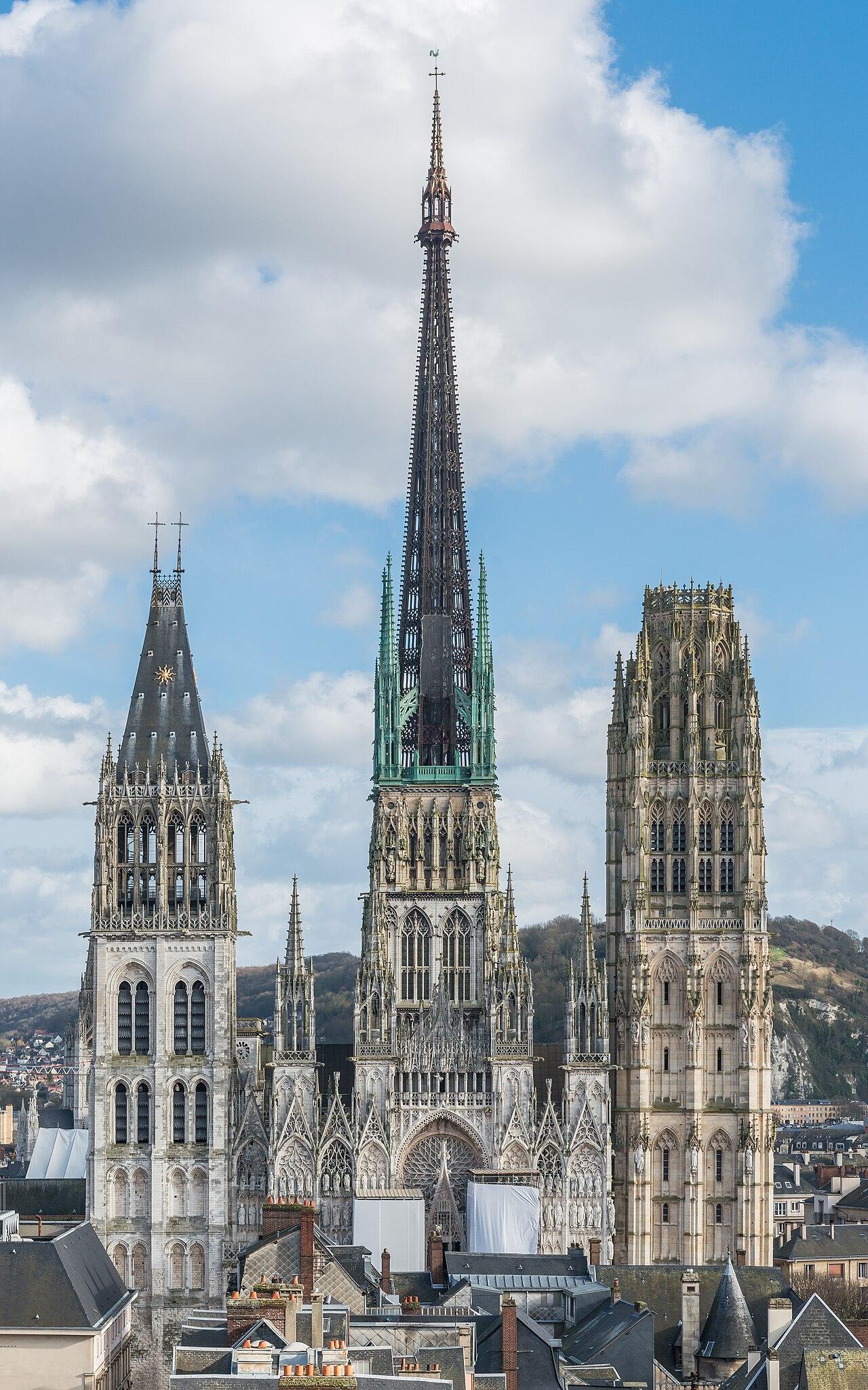 Déménagement Rouen - Photo de Rouen montrant Cathédrale Notre-Dame, centre historique. Zone couverte par les déménageurs professionnels Moverz.