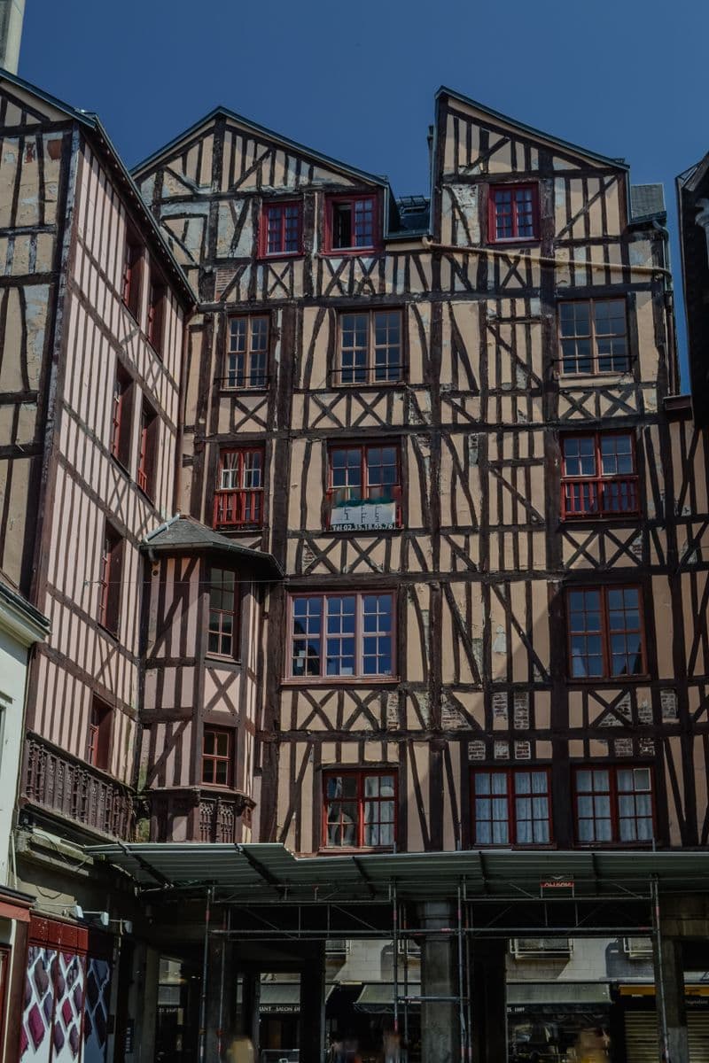 Façades de maisons à colombages sur plusieurs étages à Rouen